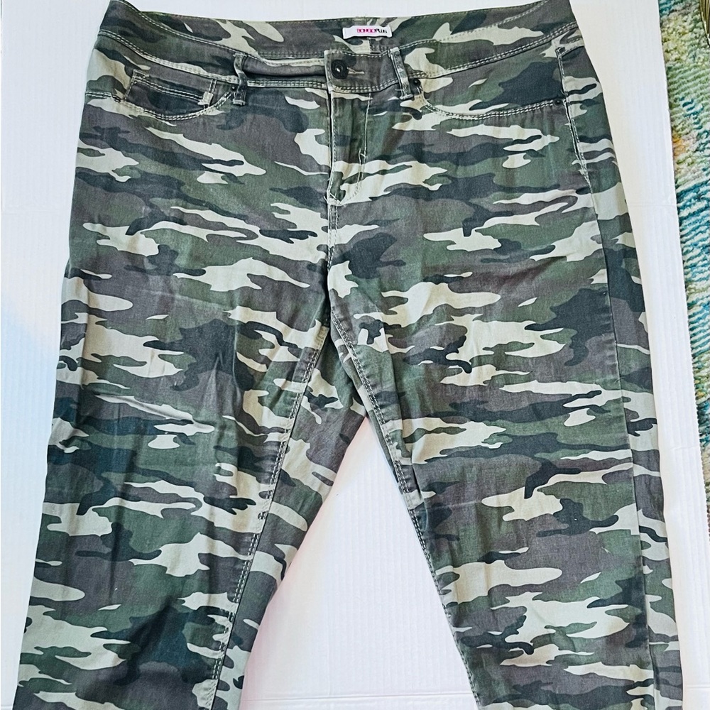 Women's Camouflage Ankle Jeans